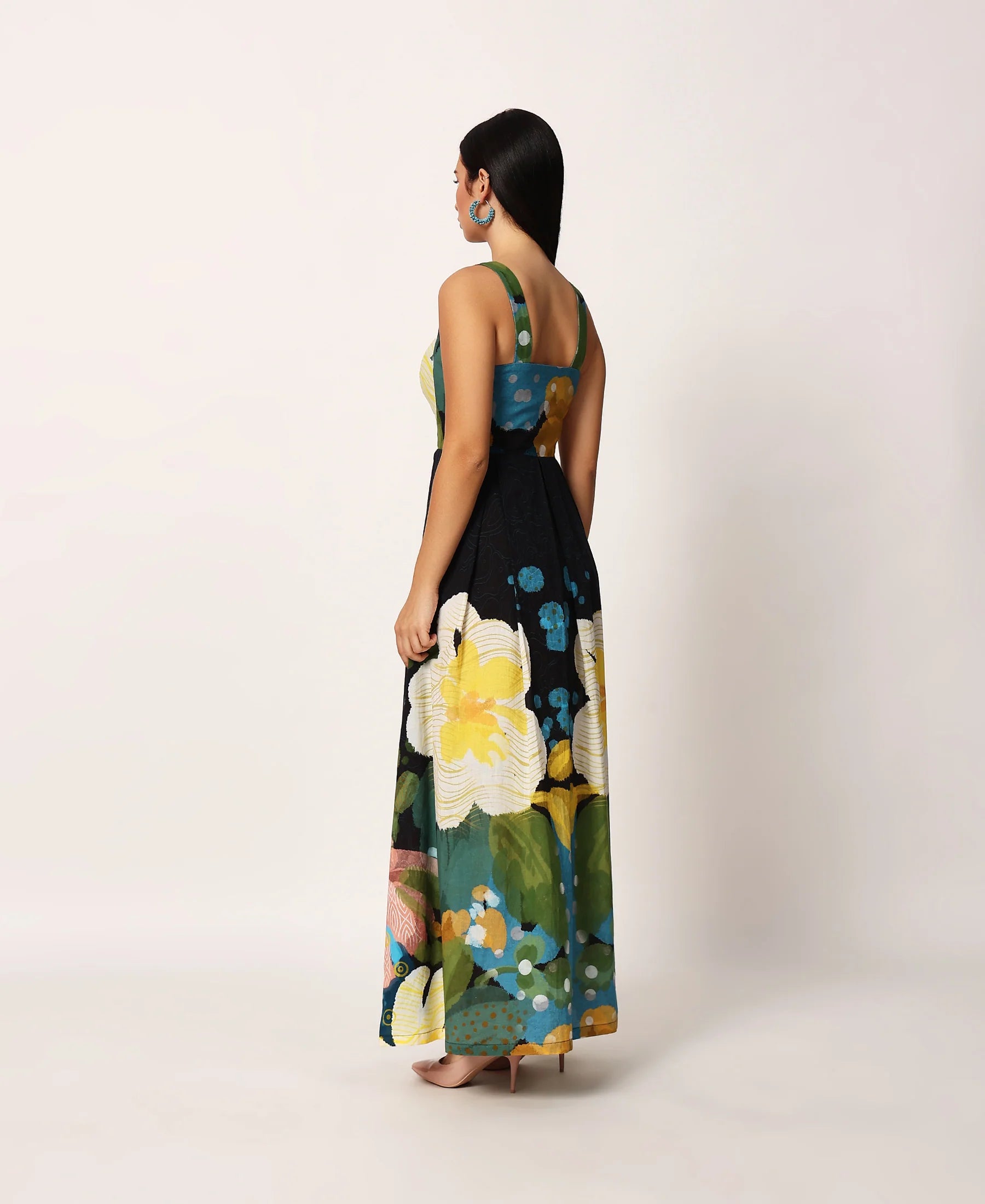 Kosumosu black dress