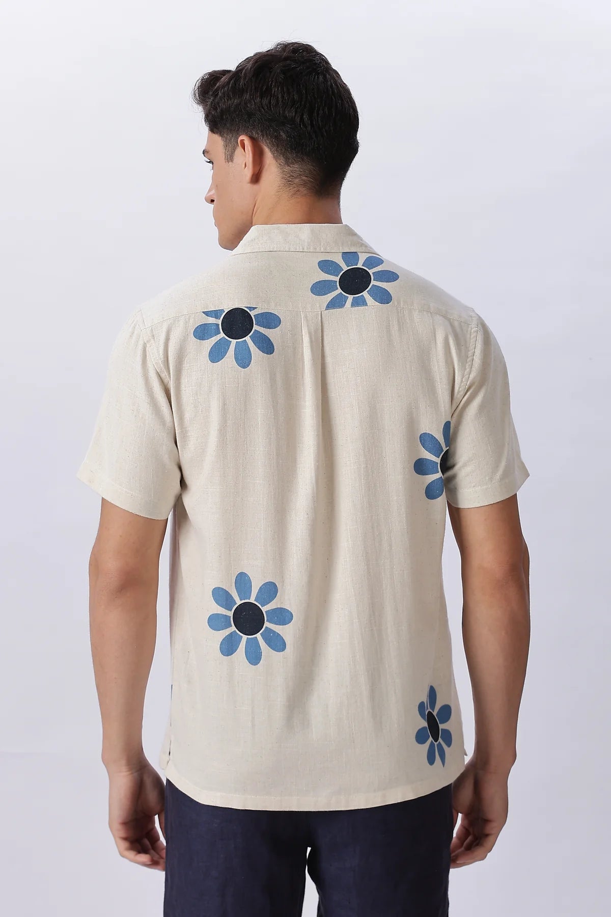 Island Bloom Shirt With Printed Blue Daisy Motifs